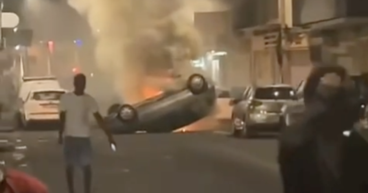 Une nouvelle nuit enflammée en Martinique, malgré la prolongation du couvre-feu