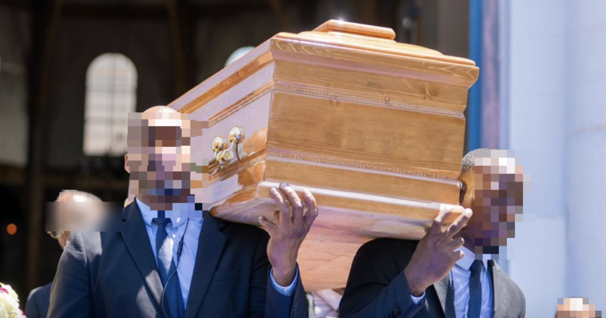     





[DOSSIER AUDIO RCI 4/5] Porteur de cercueils : un métier exigeant force, discrétion et dignité





