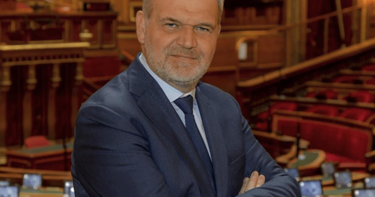 François-Noël Buffet condamne les violences en Martinique et appelle au dialogue