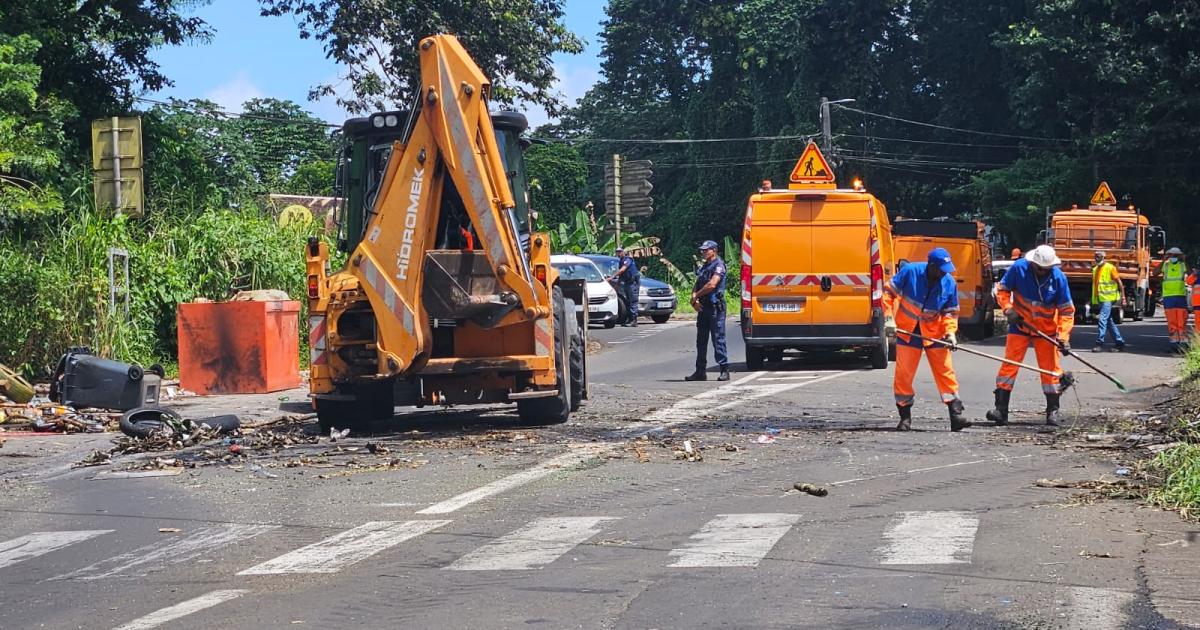 Déblaiement des routes : la CTM à l’œuvre pour rétablir la circulation après les barrages