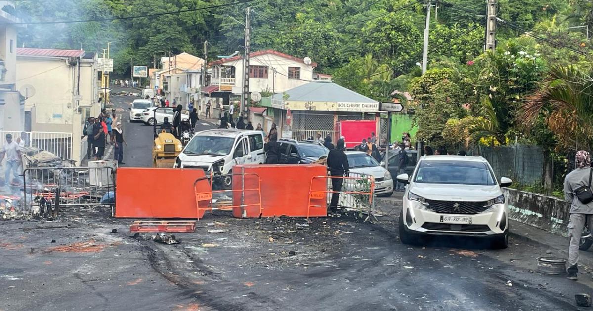 Nuit agitée en Martinique : gendarmes et pompiers visés par des tirs d'armes automatiques