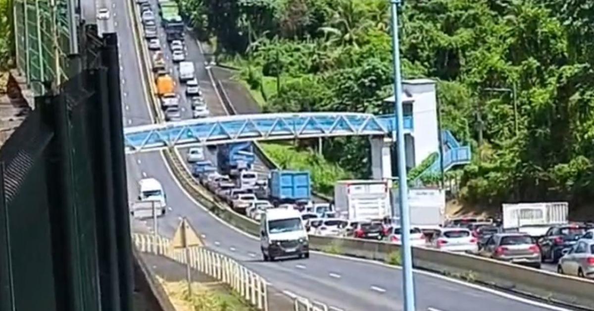 Accident sur la RN1 au Robert entre un camion et deux véhicules : 5 blessés légers